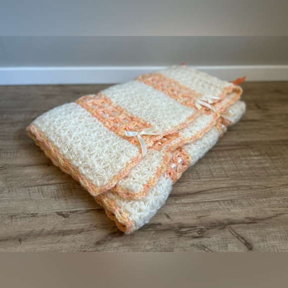 Handmade sweet Cream Peach Crochet baby Blanket ribbon bow pearl beads granny - Picture 4 of 9